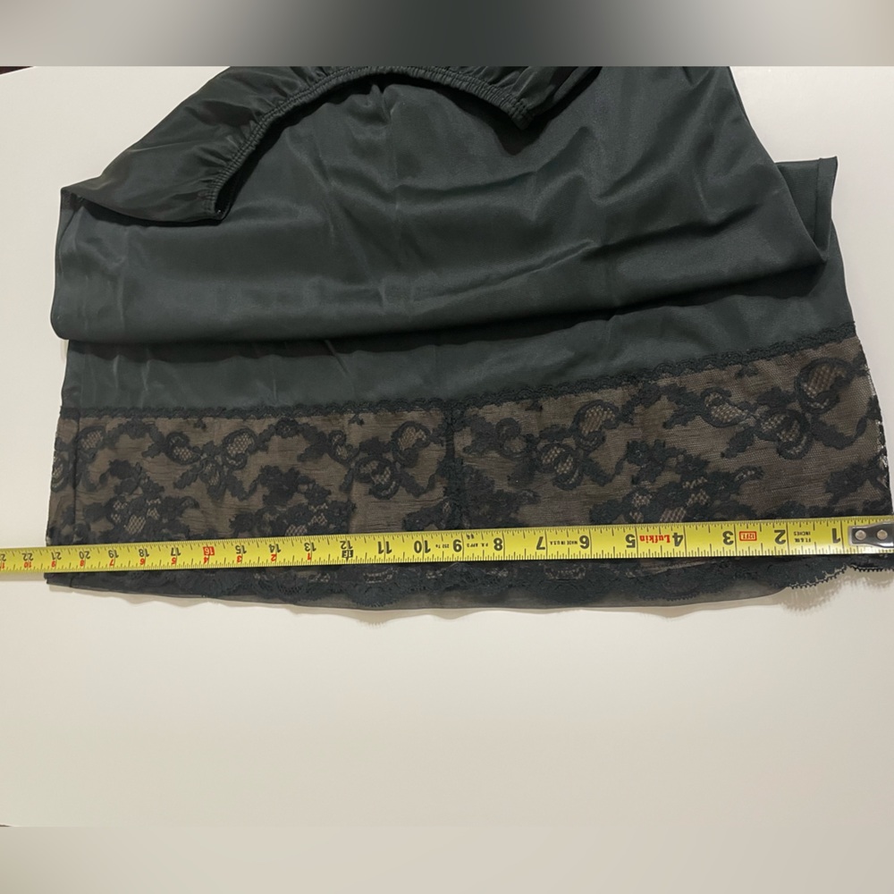 Vintage 70s Pembroke Black Lace Trim Half Slip Size Small - Picture 11 of 12